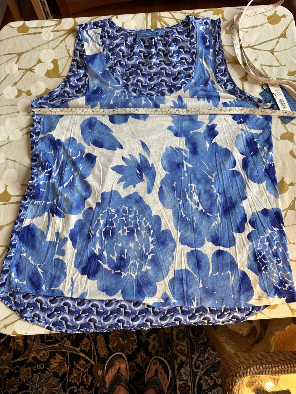 Simply Vera, by Vera Wang Blue Floral Knit Front, Silky Back. Tank Top, XL